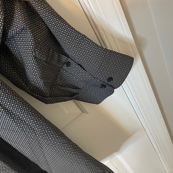 Shaquille O’Neal XLG Big and Tall Men’s Classic Fit long sleeve button down - Picture 3 of 7